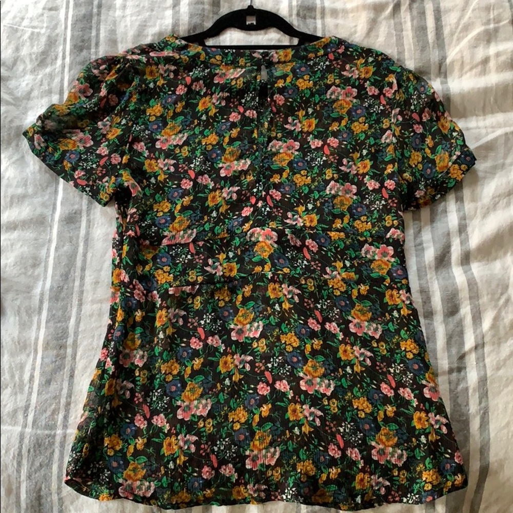 Floral top with size zipper and fit through waist - Picture 2 of 7